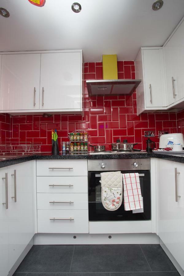 Clifton Bespoke Serviced Apartments Лидс Экстерьер фото
