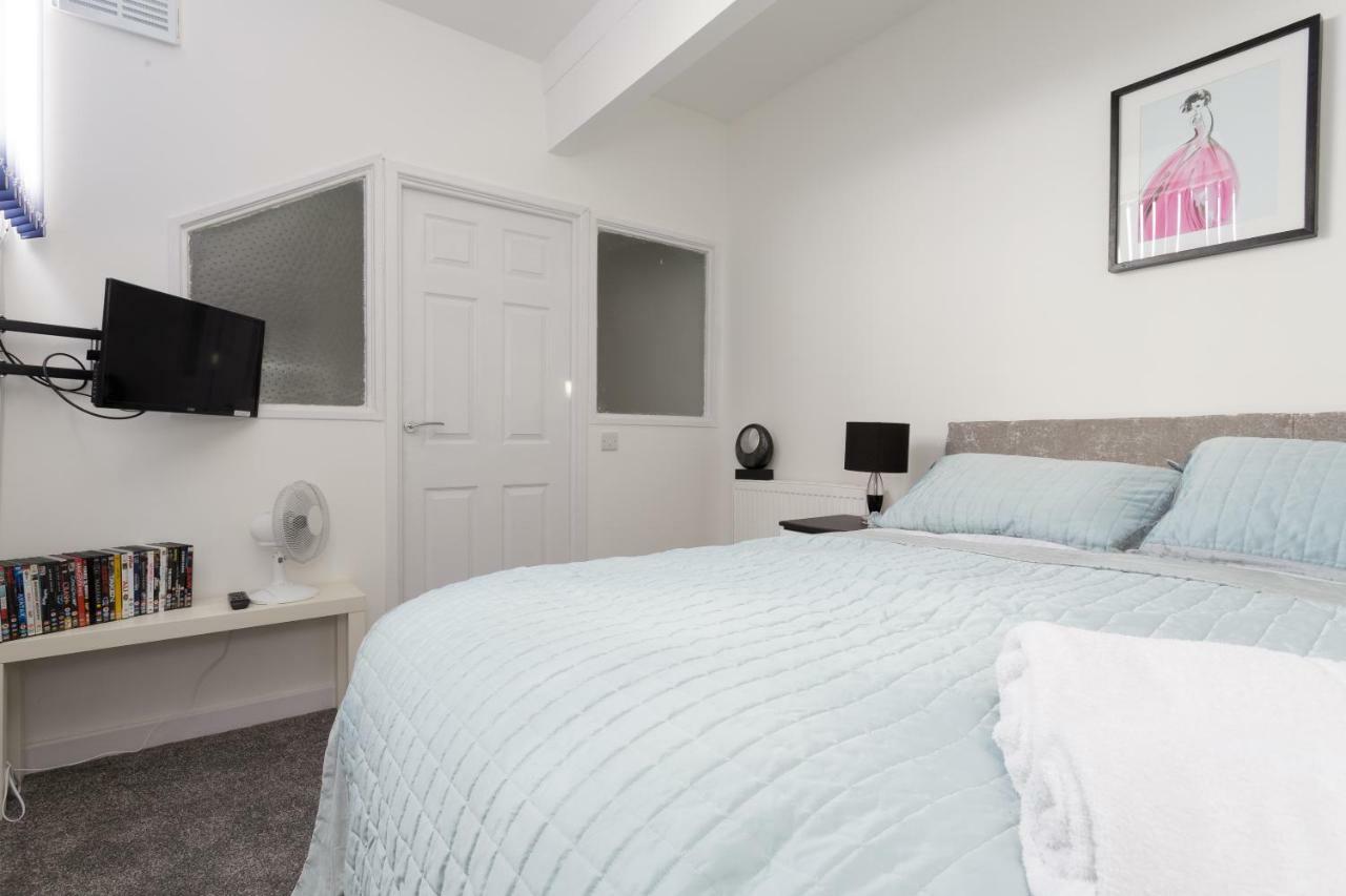 Clifton Bespoke Serviced Apartments Лидс Экстерьер фото