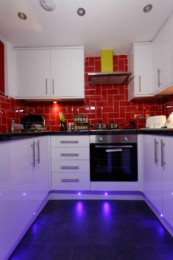Clifton Bespoke Serviced Apartments Лидс Экстерьер фото