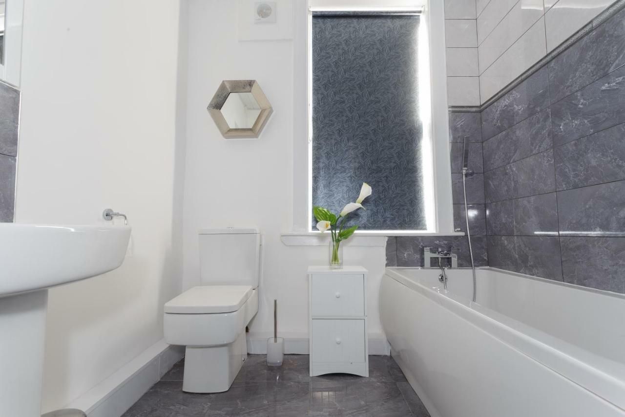 Clifton Bespoke Serviced Apartments Лидс Экстерьер фото