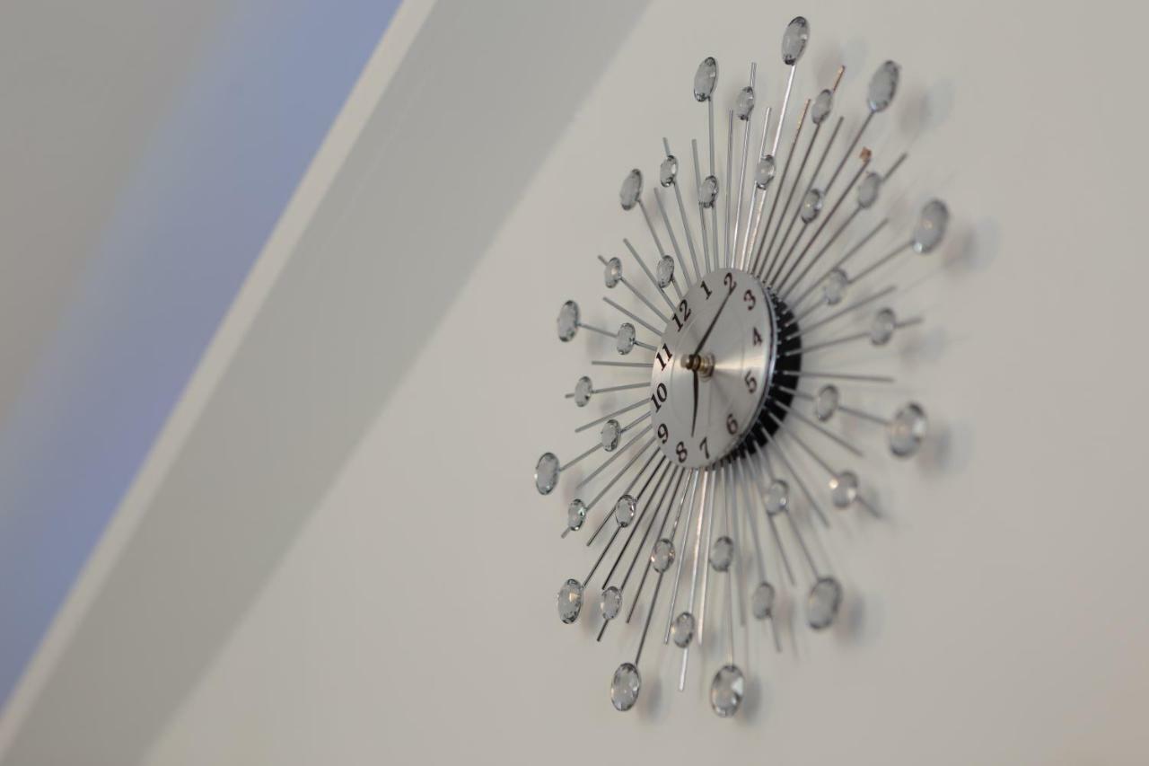 Clifton Bespoke Serviced Apartments Лидс Экстерьер фото
