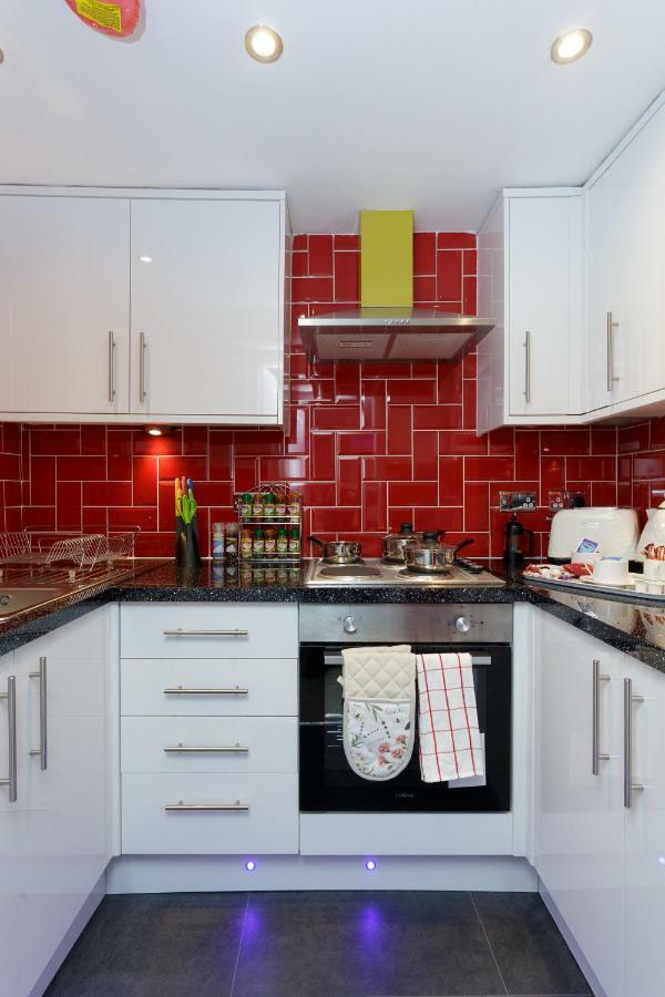 Clifton Bespoke Serviced Apartments Лидс Экстерьер фото